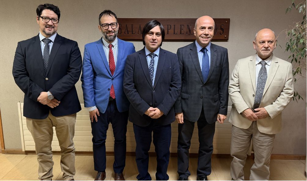 Excontralor Jorge Bermúdez inauguró programas de Magíster en Derecho UACh con conferencia magistral sobre biodiversidad