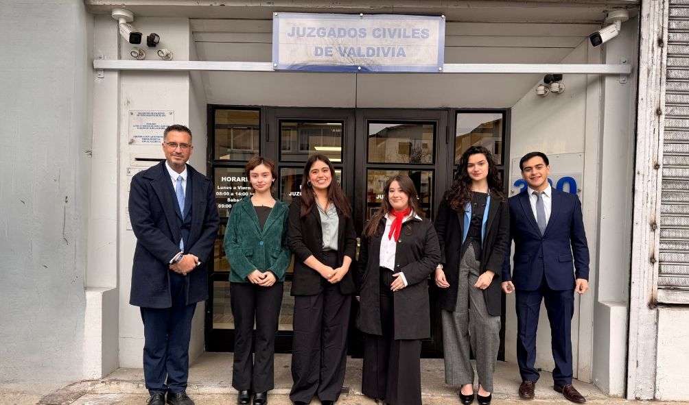 Estudiantes de Derecho UACh visitaron los Juzgados Civiles de Valdivia