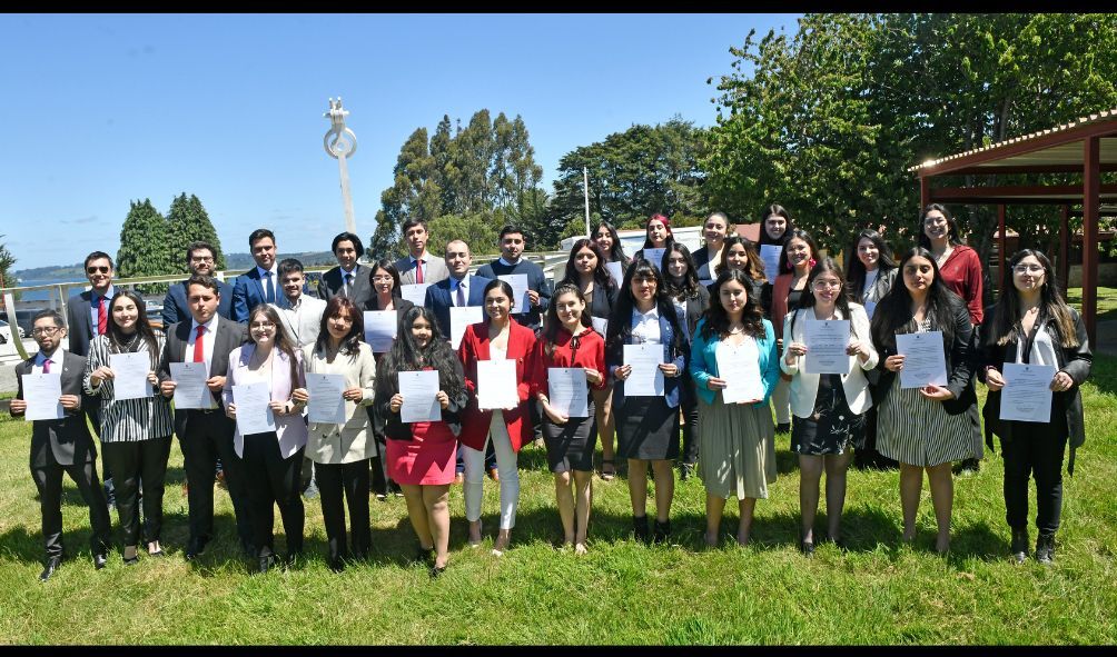 Primeros estudiantes de Derecho UACh Puerto Montt recibieron certificación Ius Postulandi