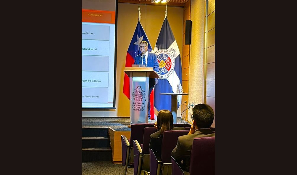 Académico UACh presentó análisis comparado sobre unificación de doctrina en cortes supremas de Chile y España