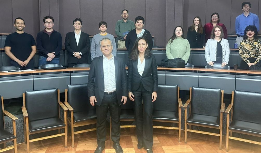 Académica de Derecho UACh dictó conferencia sobre Derecho del Consumo en la Universidad de Chile