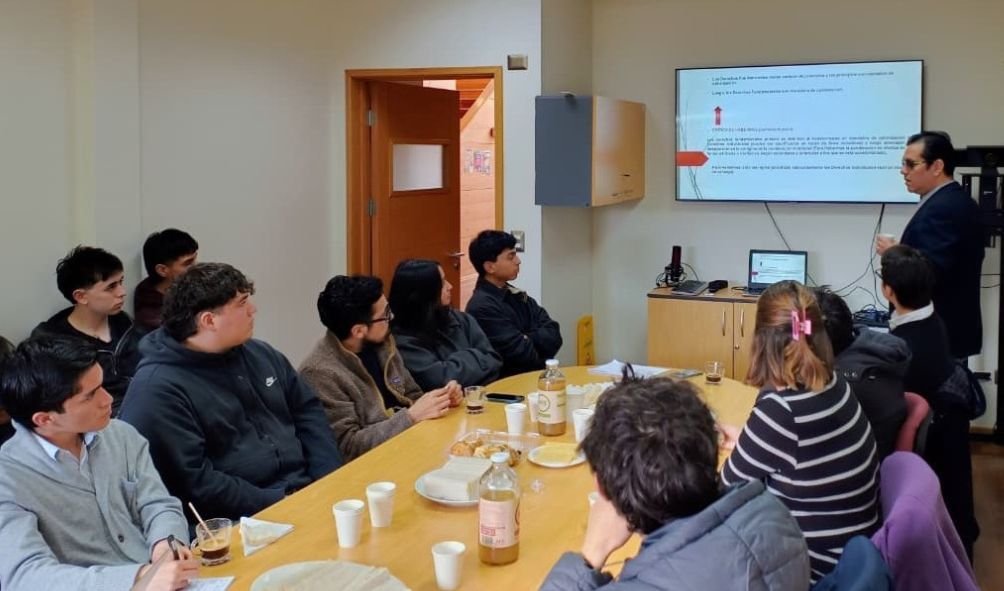 Grupo de Derecho Público UACh realizó seminario sobre ponderación de derechos fundamentales