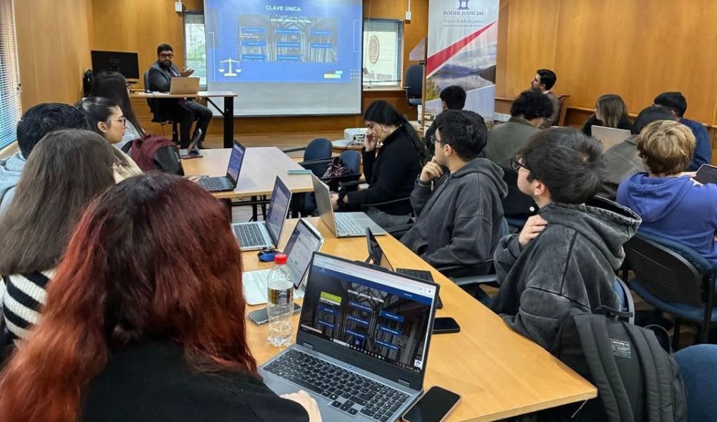 Estudiantes de Derecho de la UACh se forman en herramientas digitales del Poder Judicial