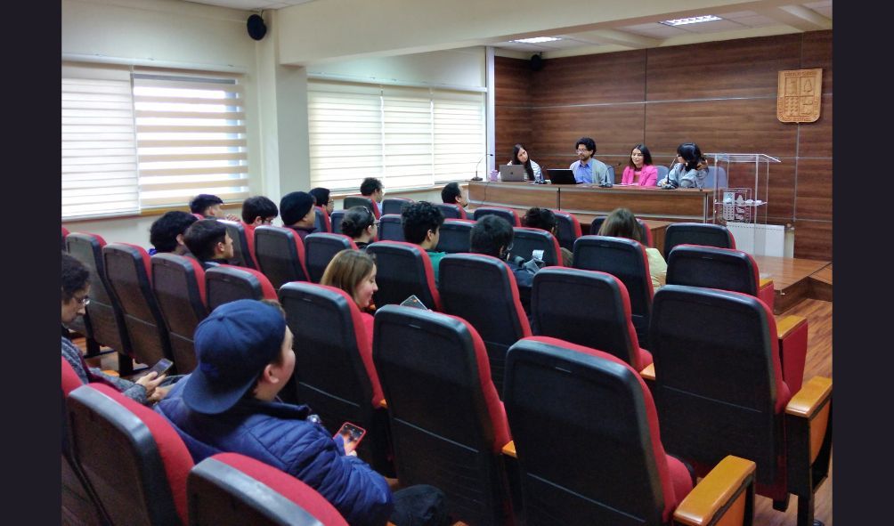 En Puerto Montt académicos y estudiantes de Derecho reflexionaron sobre las fortalezas y amenazas de la democracia