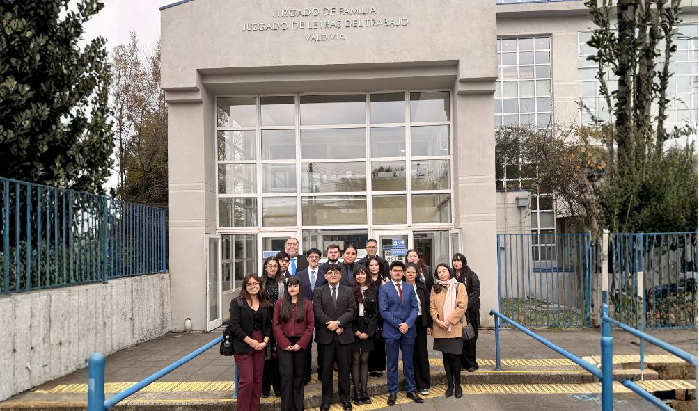 Estudiantes de Derecho UACh visitaron el Juzgado de Letras del Trabajo de Valdivia para fortalecer su formación práctica