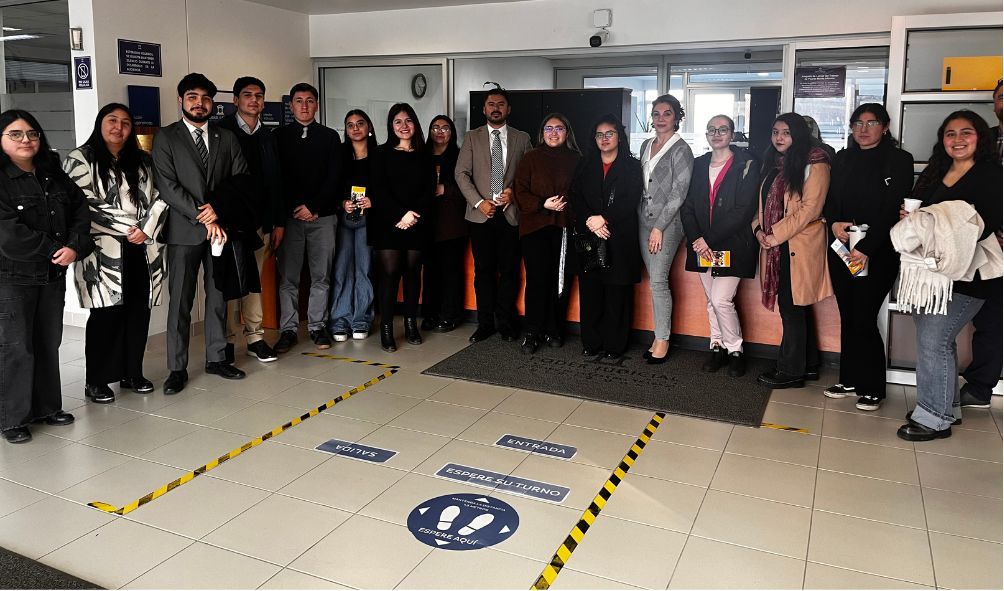 Estudiantes de Derecho UACh visitaron Tribunal Laboral de Puerto Montt